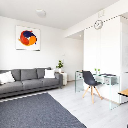 タンペレValoisa Parvekkeellinen Kaksio, Oma Parkkipaikkaアパートメント エクステリア 写真